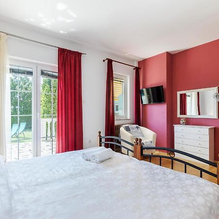 2 Bedroom Beautiful Apartment In Valtura Exterior photo